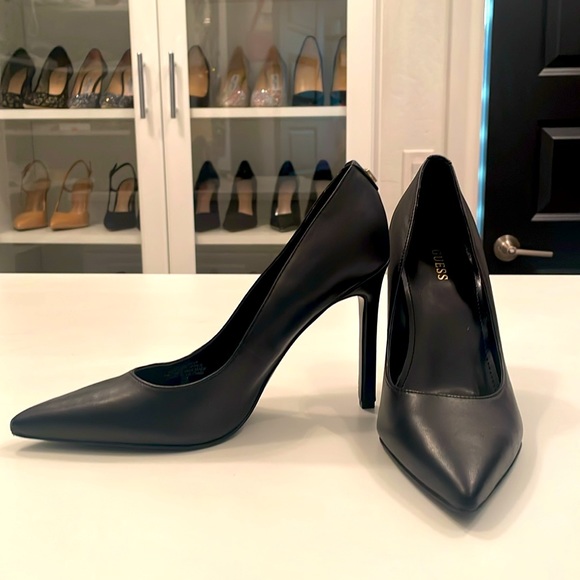 Guess Black Pumps - Picture 2 of 4
